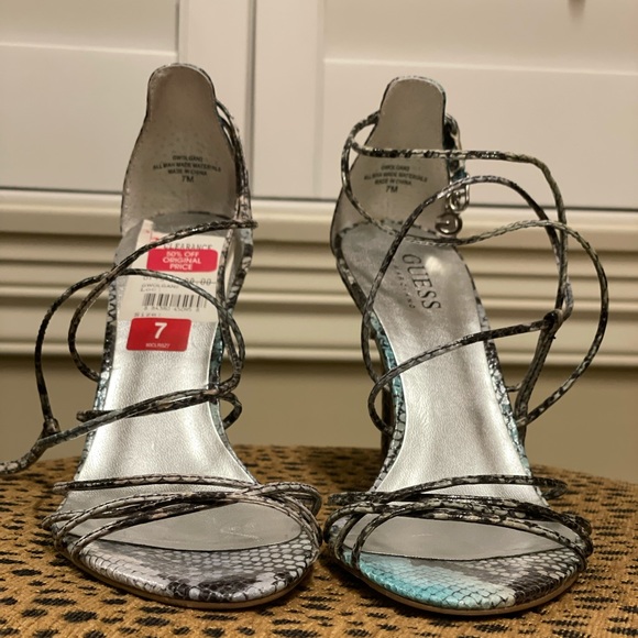 Gently used multi colored strappy heels. Size 7 - Picture 2 of 4